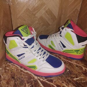 Guess men's GMFIRLAY Hi-top fashion basketball shoes size 9.5.     669